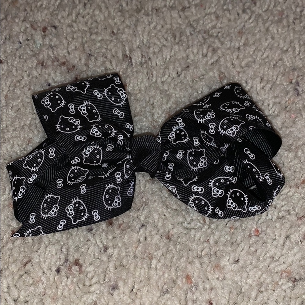 black and white hello kitty bow